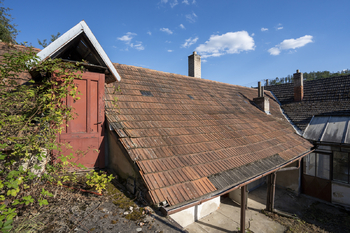 Střecha domu a vstup na půdu - Prodej domu 210 m², Bohuslavice u Zlína