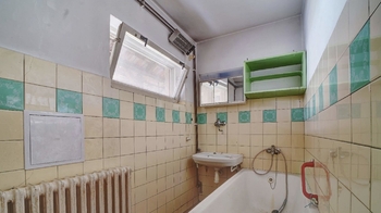 Koupelna a samostatná toaleta - Prodej domu 210 m², Bohuslavice u Zlína