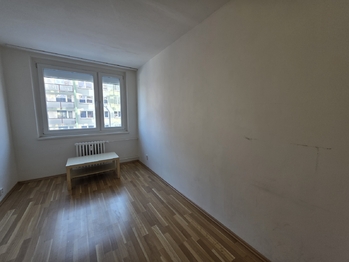 pokoj 2 - Prodej bytu 2+kk v družstevním vlastnictví 40 m², Krupka