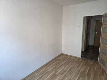 pokoj 2 - Prodej bytu 2+kk v družstevním vlastnictví 40 m², Krupka