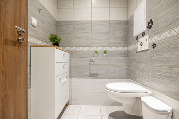 Toaleta v koupelně - Prodej bytu 4+kk v osobním vlastnictví 91 m², Praha 4 - Chodov