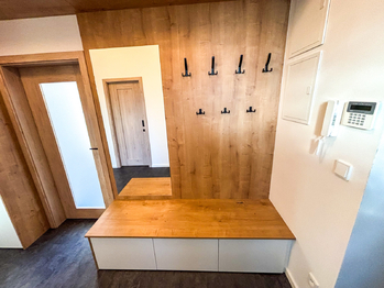 chodba včetně úložného prostoru - Pronájem bytu 2+kk v osobním vlastnictví 65 m², Ústí nad Labem