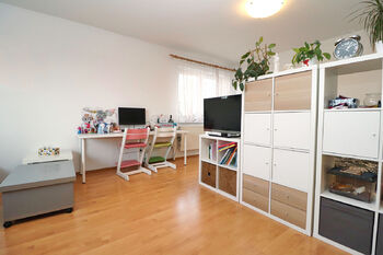 Obývací pokoj + kk - Pronájem bytu 1+kk v osobním vlastnictví 45 m², Praha 9 - Horní Počernice