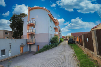 Bytový dům - Pronájem bytu 1+kk v osobním vlastnictví 45 m², Praha 9 - Horní Počernice