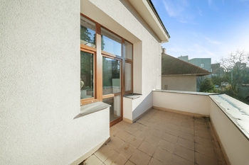 balkon do zahrady foto 2 - Pronájem bytu 4+1 v osobním vlastnictví 154 m², Brno