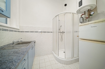 sprchový kout v kuchyni - Pronájem bytu 4+1 v osobním vlastnictví 154 m², Brno