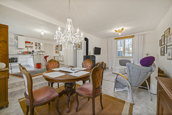 výměnek - obývací pokoj - Prodej apartmánu 360 m², Písečné