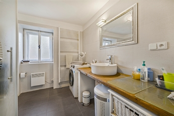 hlavní budova - koupelna s WC - Prodej apartmánu 360 m², Písečné