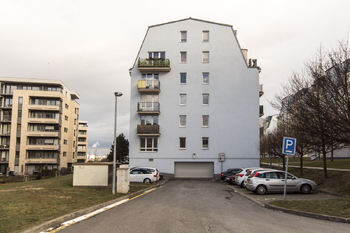 vjezd do garáže - Pronájem bytu 3+kk v družstevním vlastnictví 76 m², Praha 4 - Chodov