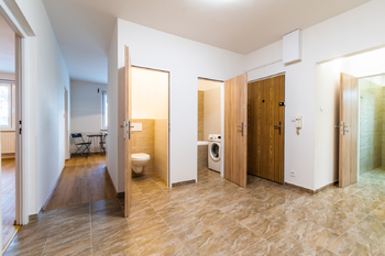 Předsíň - Prodej bytu 4+1 v osobním vlastnictví 104 m², Praha 4 - Háje