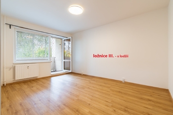 Ložnice s lodžií - Prodej bytu 4+1 v osobním vlastnictví 104 m², Praha 4 - Háje