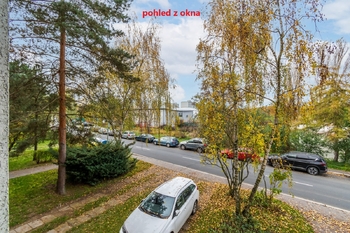 Výhled z kuchyně a obýváku - Prodej bytu 4+1 v osobním vlastnictví 104 m², Praha 4 - Háje