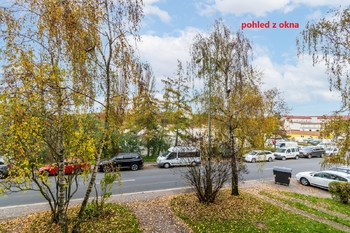 Výhled z kuchyně a obýváku - Prodej bytu 4+1 v osobním vlastnictví 104 m², Praha 4 - Háje