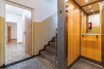 Vstup do bytu - Prodej bytu 4+1 v osobním vlastnictví 104 m², Praha 4 - Háje