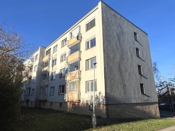 Dům z druhé strany - Prodej bytu 4+1 v osobním vlastnictví 104 m², Praha 4 - Háje