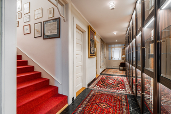 Vstupní hala do vily - Prodej domu 464 m², Praha 10 - Vinohrady