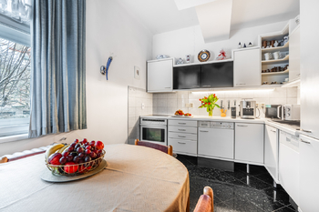 Kuchyně přízemí - Prodej domu 464 m², Praha 10 - Vinohrady