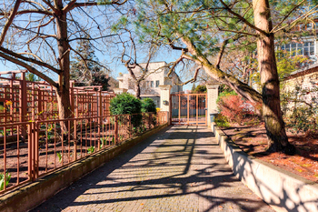Vjezdová brána - Prodej domu 464 m², Praha 10 - Vinohrady