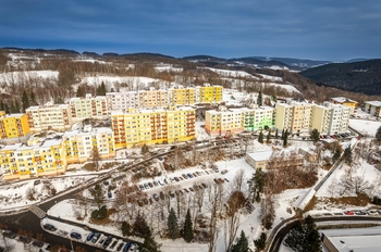 dron foto - Prodej bytu 3+1 v družstevním vlastnictví 2072 m², Vimperk