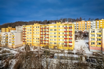 dron foto - Prodej bytu 3+1 v družstevním vlastnictví 2072 m², Vimperk