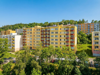 dron foto - Prodej bytu 3+1 v družstevním vlastnictví 2072 m², Vimperk