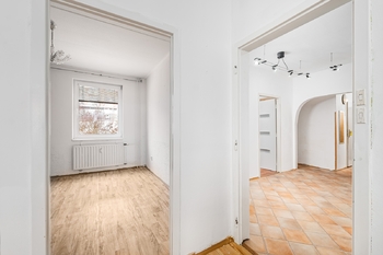 pohled z obývacího prostoru  - Prodej bytu 3+1 v družstevním vlastnictví 2072 m², Vimperk