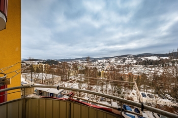 pohled z balkónu - Prodej bytu 3+1 v družstevním vlastnictví 2072 m², Vimperk
