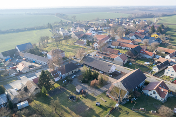 Letecký snímek nemovitostí - Prodej domu 402 m², Kouty