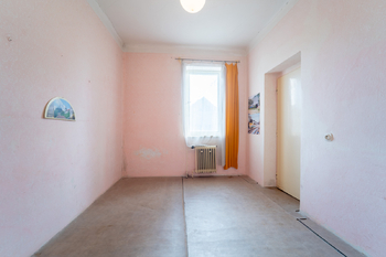 Pokoj v rodinném domě - Prodej domu 402 m², Kouty