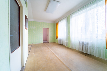 Pokoj v rodinném domě - Prodej domu 402 m², Kouty