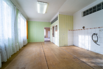 Pokoj v rodinném domě - Prodej domu 402 m², Kouty