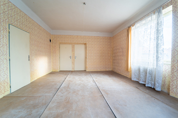 Pokoj v rodinném domě - Prodej domu 402 m², Kouty
