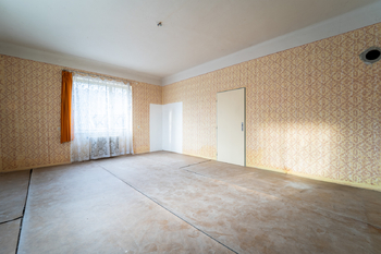 Pokoj v rodinném domě - Prodej domu 402 m², Kouty