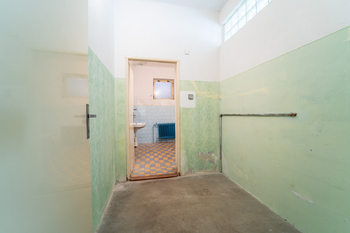 Chodba v rodinném domě - Prodej domu 402 m², Kouty