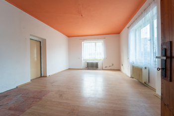 Pokoj v rodinném domě - Prodej domu 402 m², Kouty