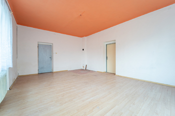 Pokoj v rodinném domě - Prodej domu 402 m², Kouty