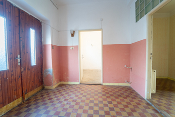 Vstupní prostor domu - Prodej domu 402 m², Kouty