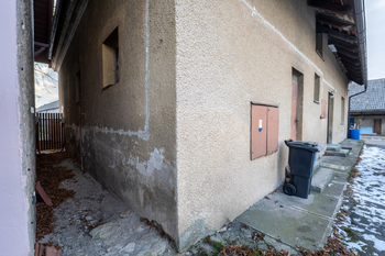 Detail rodinného domu - Prodej domu 402 m², Kouty