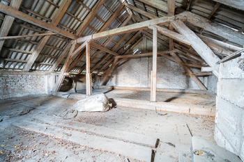 Střecha hospodářské budovy - Prodej domu 402 m², Kouty