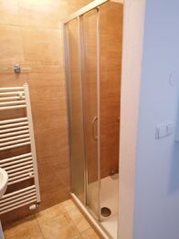 Koupelna - Pronájem bytu 2+kk v družstevním vlastnictví 46 m², České Budějovice