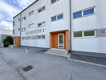 Pohled na dům - Pronájem bytu 2+kk v družstevním vlastnictví 46 m², České Budějovice 