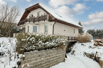 pohled na dům ze zahrady - Pronájem domu 164 m², Dřísy 