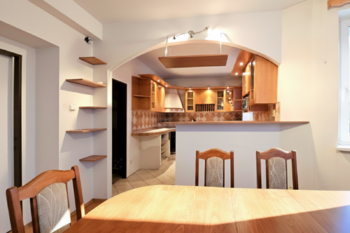 kuchyně s jídelnou - Pronájem domu 164 m², Dřísy
