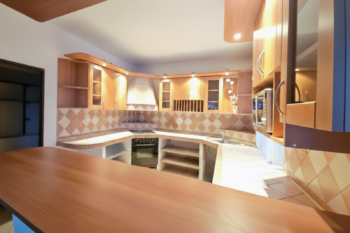 kuchyně - Pronájem domu 164 m², Dřísy