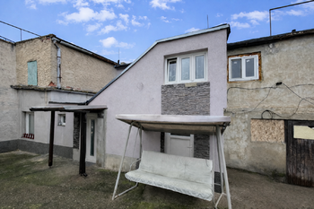 vstup do domu, dvorek - Prodej domu 126 m², Brňany
