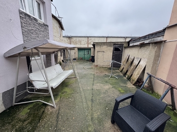 dvorek - Prodej domu 126 m², Brňany