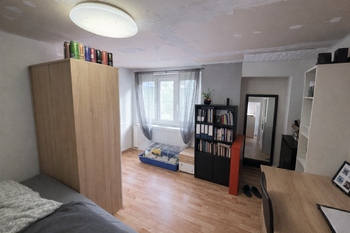 pokoj v patře - Prodej domu 126 m², Brňany