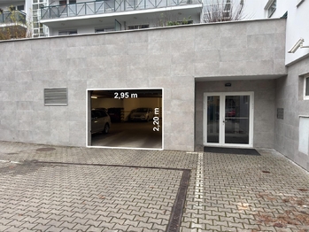 Pronájem garážového stání 1766 m², Brno
