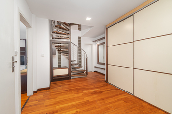 Prodej bytu 3+kk v osobním vlastnictví 107 m², Praha 7 - Holešovice