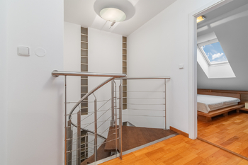 Prodej bytu 3+kk v osobním vlastnictví 107 m², Praha 7 - Holešovice